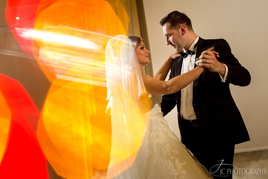 34 Fotografii nunta dansul mirilor Astoria